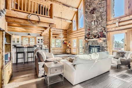 Cabin, 3 Bedrooms | Living area