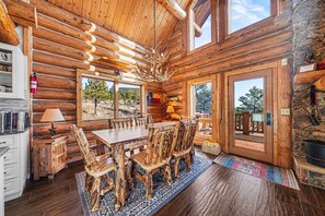 Cabin, 3 Bedrooms | Dining