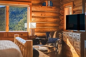 Cabin, 3 Bedrooms | Living area