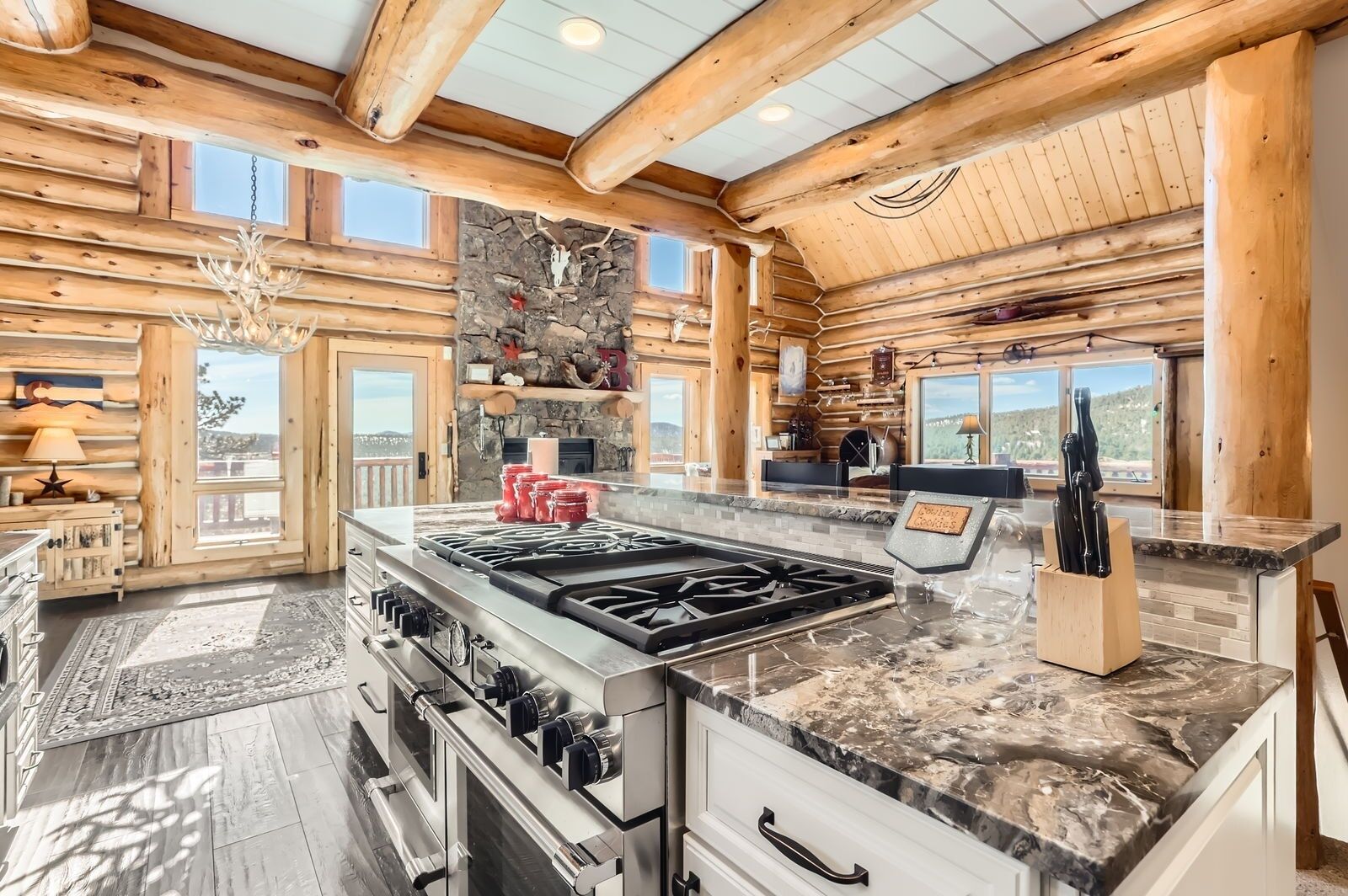 Cabin, 3 Bedrooms | Private kitchen | Fridge, oven, coffee/tea maker, toaster