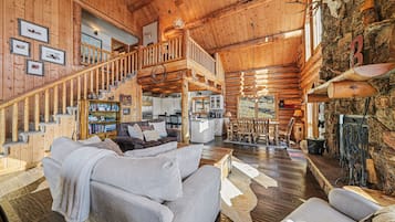 Cabin, 3 Bedrooms | Living area