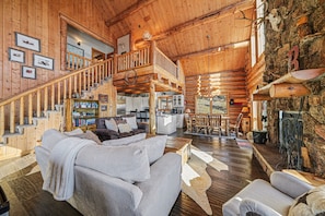 Cabin, 3 Bedrooms | Living area