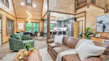 Cabane, 3 chambres | Coin séjour | TV connectée
