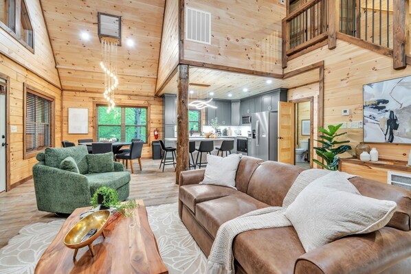 Cabin, 3 Bedrooms | Living area | Smart TV - Er62 - Smoky Splash Getaway 3 Bedroom Cabin (Pigeon Forge)