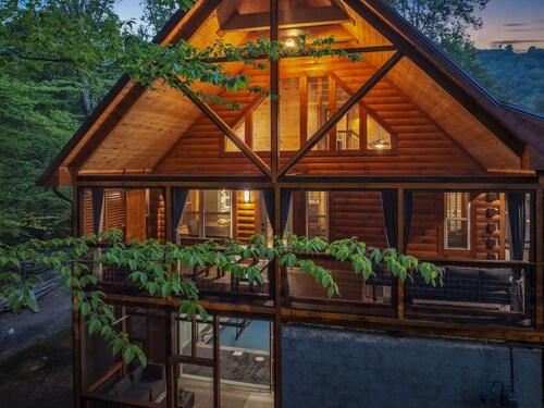 Er62 - Smoky Splash Getaway 3 Bedroom Cabin