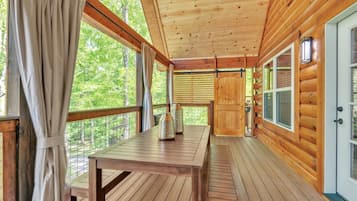 Cabane, 3 chambres | Restauration extérieure