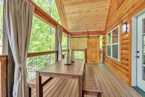 Cabin, 3 Bedrooms | Outdoor dining - Er62 - Smoky Splash Getaway 3 Bedroom Cabin (Pigeon Forge)