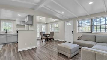 House, 4 Bedrooms | Living area | Smart TV, streaming services