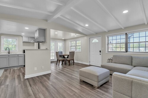 Peaceful Pet Friendly Chesapeake Escape 4 Bedroom Home