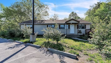 House, 4 Bedrooms | Exterior