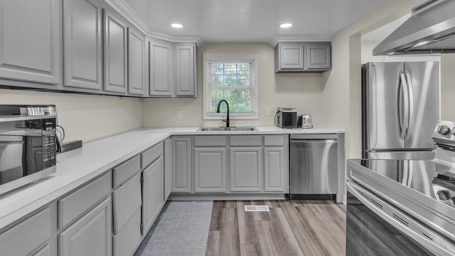 Peaceful Pet Friendly Chesapeake Escape 4 Bedroom Home