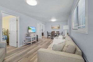 Casa, 2 quartos | Área de estar | Smart TV