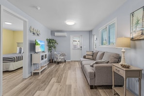 Maison, 2 chambres | Coin séjour | TV connectée