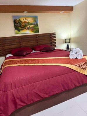 Basic Double Room, 1 King Bed