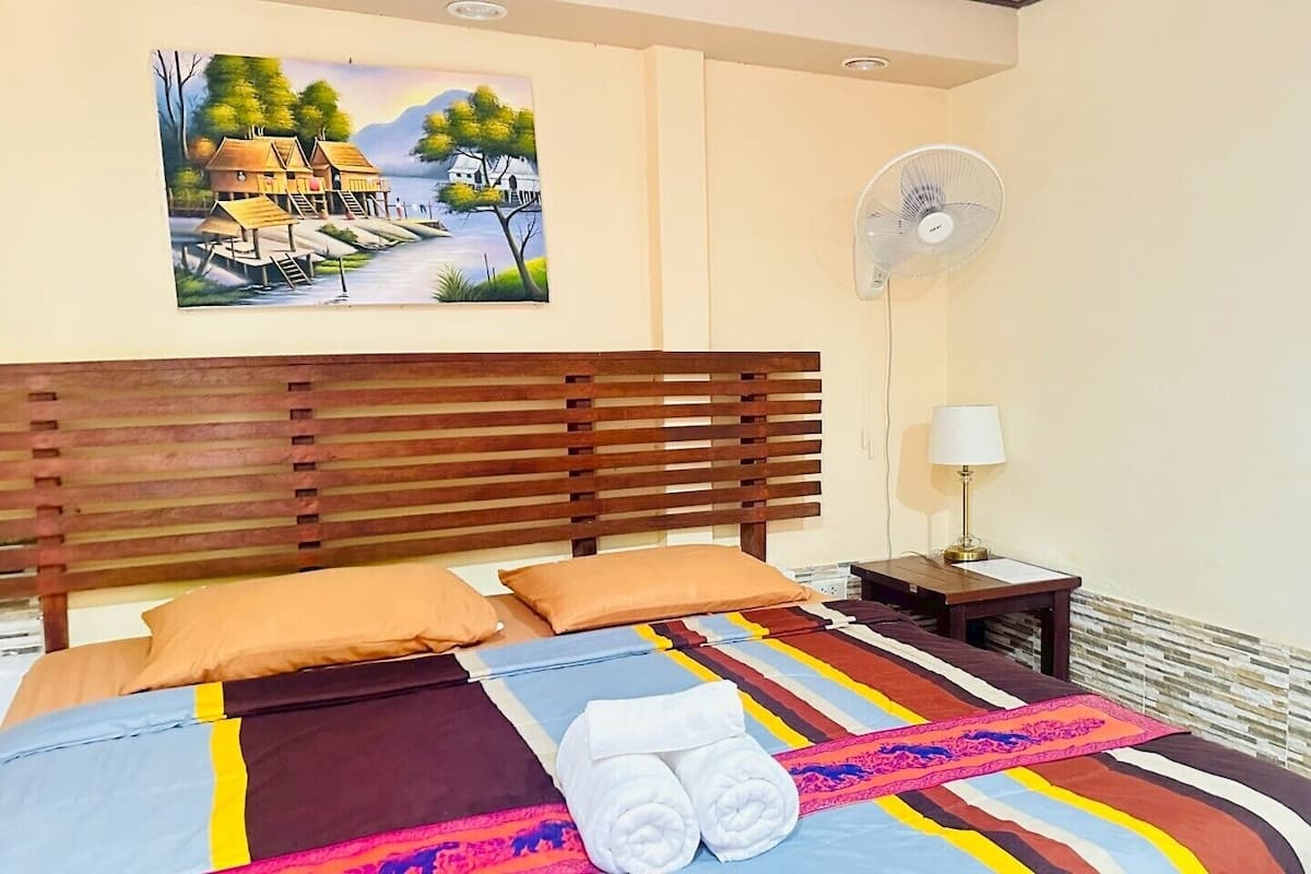 Basic Double Room | Free WiFi, bed sheets