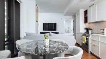 Batterie de cuisine, vaisselle et ustensiles