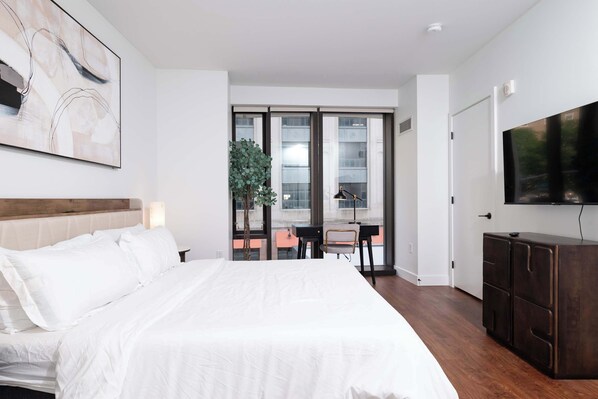 2 habitaciones, escritorio, tabla de planchar con plancha y wifi 