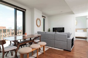 TV, offices - Back-Bay Lux Central 2BR Condo with Rooftop and Parking (Boston)