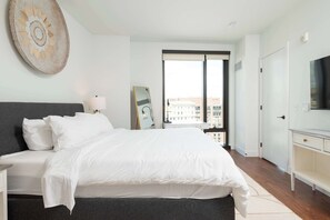 2 habitaciones, tabla de planchar con plancha, cuna de viaje y wifi 