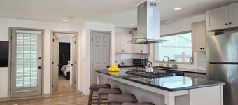 Rustic Retreat & Smokehouse Eats, 3BR Home, Event Space w/Food Truck Stockbridge