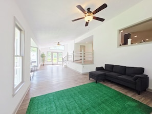 Interior - Rustic Retreat & Smokehouse Eats, 3BR Home, Event Space w/Food Truck Stockbridge (Stockbridge)