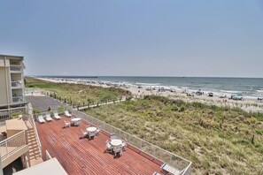 Terrace/patio - Hyperion Towers #204 3/2 ocean front with pool (North Myrtle Beach)