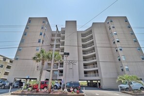 Exterior - Hyperion Towers #204 3/2 ocean front with pool (North Myrtle Beach)