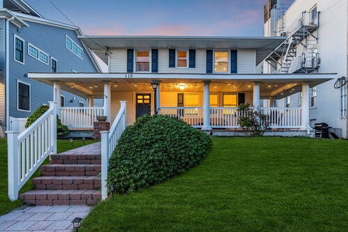 Incredible beach views, dream porch, grill, 4 badges, parking, fast wifi