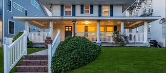 Incredible beach views, dream porch, grill, 4 badges, parking, fast wifi