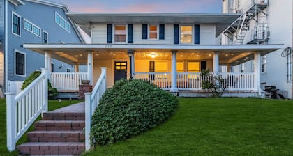 Incredible beach views, dream porch, grill, 4 badges, parking, fast wifi