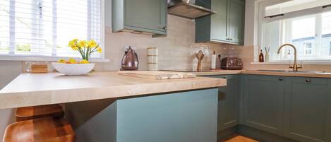 Cookware/dishes/utensils