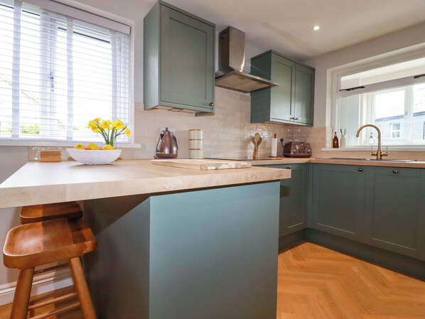 Cookware/dishes/utensils - Rock View (St Austell)