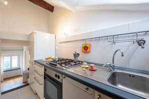 Refrigerador, microondas, placa de cocina, lavavajillas