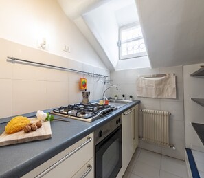 Refrigerador, microondas, placa de cocina, lavavajillas