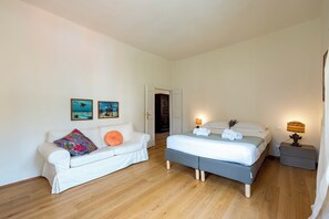 1 habitación, tabla de planchar con plancha, wifi gratis y ropa de cama 