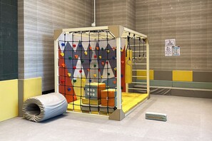 Zona de jocs infantil: coberta