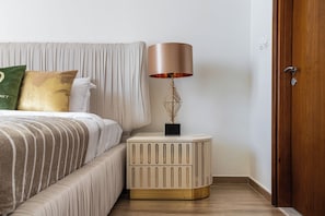 Appartement Prestige, 2 chambres, vue sur le canal | 2 chambres, décor unique, ameublement unique, rideaux d’obscurcissement
