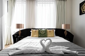 Premium appartement, 2 slaapkamers, uitzicht op het water | 2 slaapkamers, individueel gedecoreerd, individueel gemeubileerd