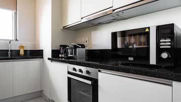 Premium Apartment, 2 Bedrooms, Canal View | Private kitchen | Full-size fridge, microwave, oven, stovetop