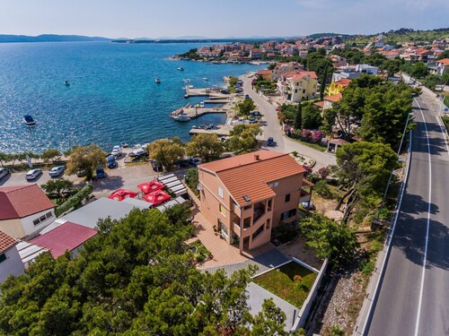 Coastal Apartment in Sibenik-brodarica