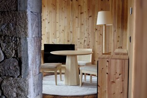 Deluxe Suite, Private Pool, Mountain View | Living area