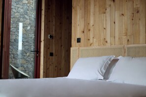 Superior Double or Twin Room, Patio, Vineyard View | Desk, laptop workspace, soundproofing, iron/ironing board - Pico Vineyards (Madalena)