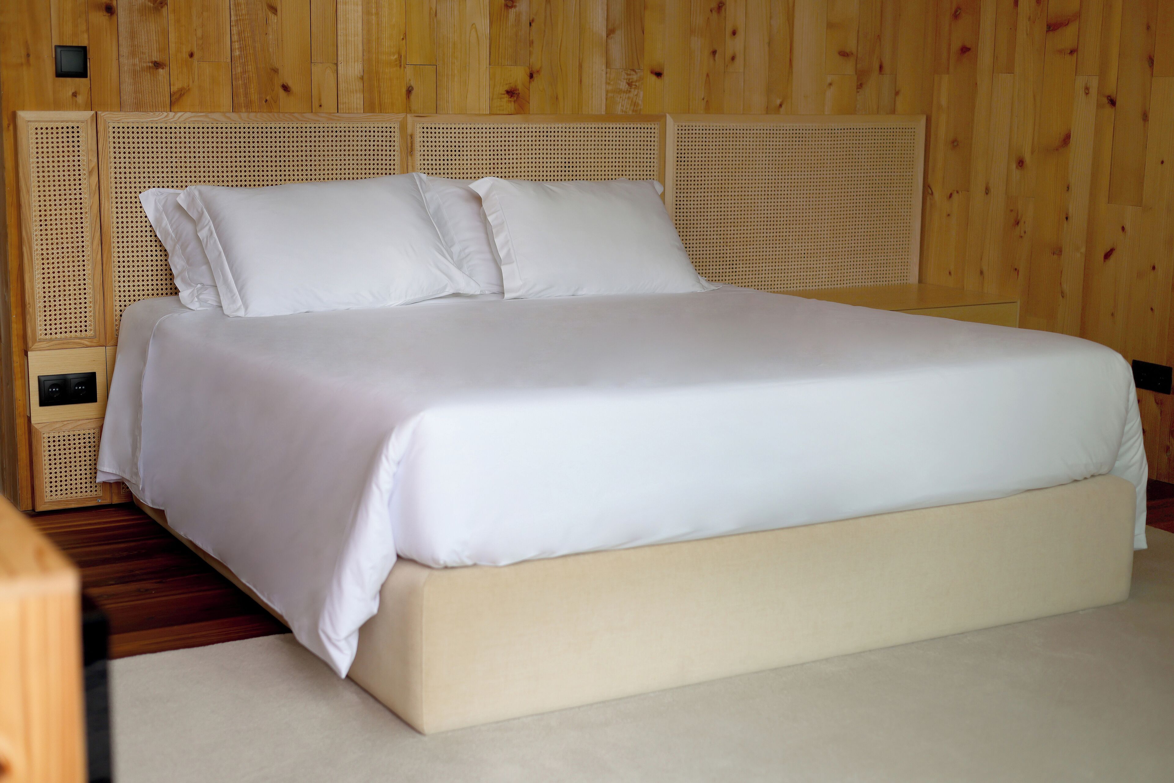 Dobbelt- eller tomannsrom – superior, terrasse, utsikt mot vingård | Skrivebord, skrivebord for bærbar PC, lydisolert og strykejern/-brett