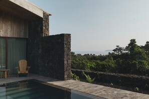 Deluxe Suite, Private Pool, Mountain View | Desk, laptop workspace, soundproofing, iron/ironing board - Pico Vineyards (Madalena)