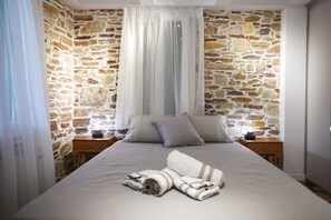 2 habitaciones, escritorio, tabla de planchar con plancha y wifi 