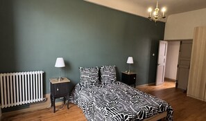 4 dormitorios, tabla de planchar con plancha, wifi y ropa de cama