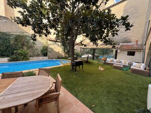 Outdoor dining - Exceptional house in the center of Narbonne with garden and pool (Narbonne)