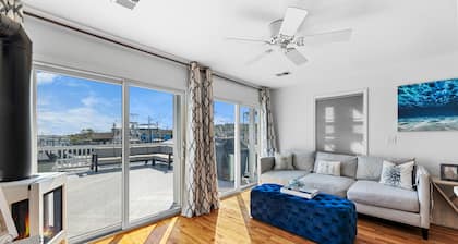 Charming 3-bedroom waterfront house with WiFi and AC in charming Highlands