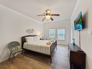 3 chambres, fer et planche à repasser, Wi-Fi, draps fournis