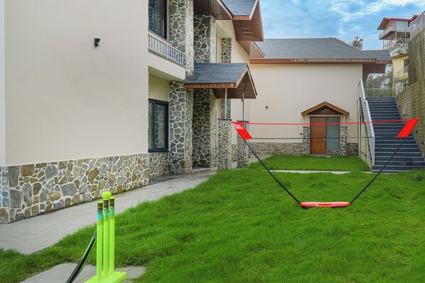 A modern house with a stone facade, a wooden door, and a red mailbox. - Shilayvas Cottages - Centrally Air Conditioned (Shimla)